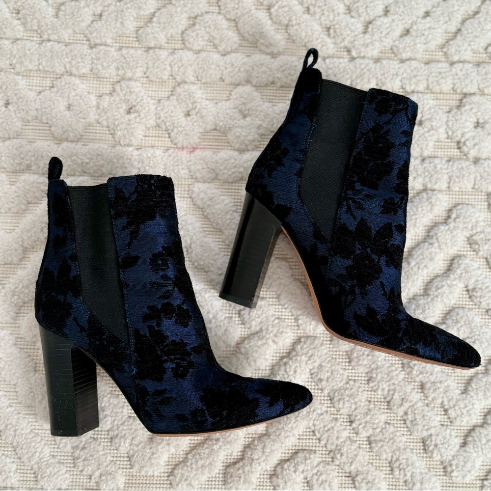 Vince Camuto Britsy Velvet Floral Ankle Boots Navy Black Pointed Toe Size 8 Chic